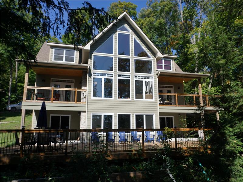 Spectacular Cottage on Kawagama Lake, Algonquin Highlands