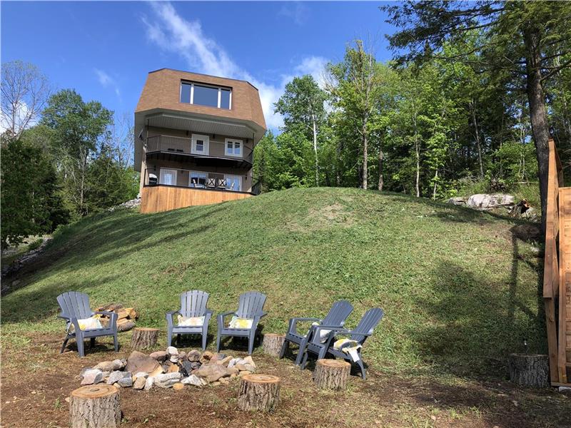 Waterfront 4+2 Bedroom Cottage Oasis on Private Lake