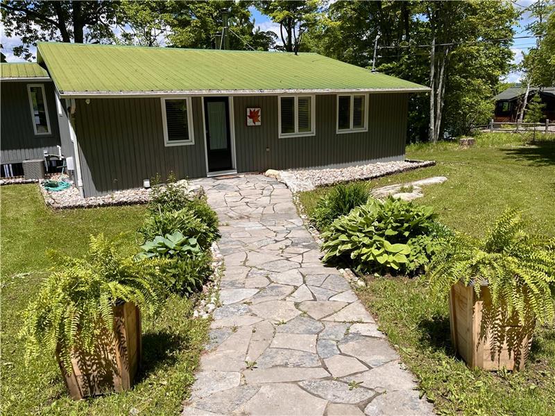 Graphite Bay Cottage -15 min from Calabogie Peaks Resort,Perfect for a Long Weekend or March break