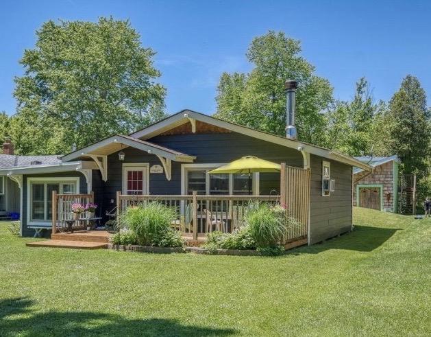 Cozy 3-Bed Cottage & Guest Cabin by Turkey Point Beach!