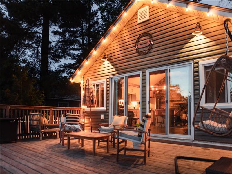 Riverside Cottage Retreat + Outdoor Hot Tub Vibes | Soak, Unwind & Repeat (Washago, ON)