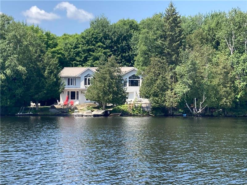 MALI'S 3 BEDROOM LAKEVIEW RETREAT