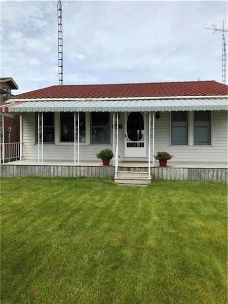 Beach Front with Dock and 4 bedrooms (4 double beds and a single)  Great location for summer fun!