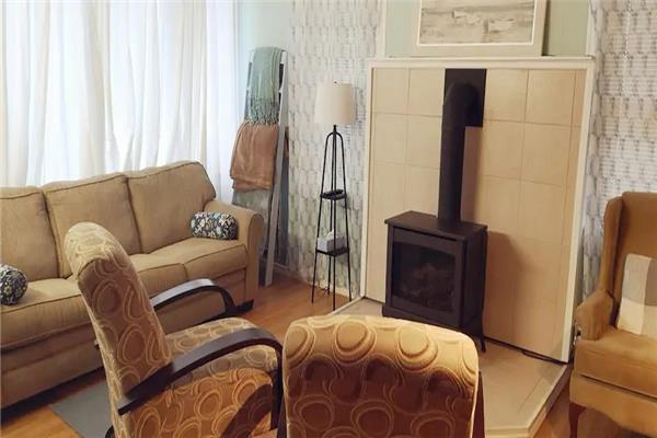 Kosecki Kottage - cute & cozy, located in the heart of Port Burwell -walking distance to everything