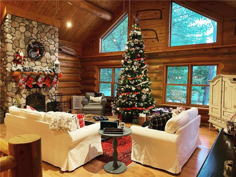 The Gordon's River Cabin-Custom Log Home