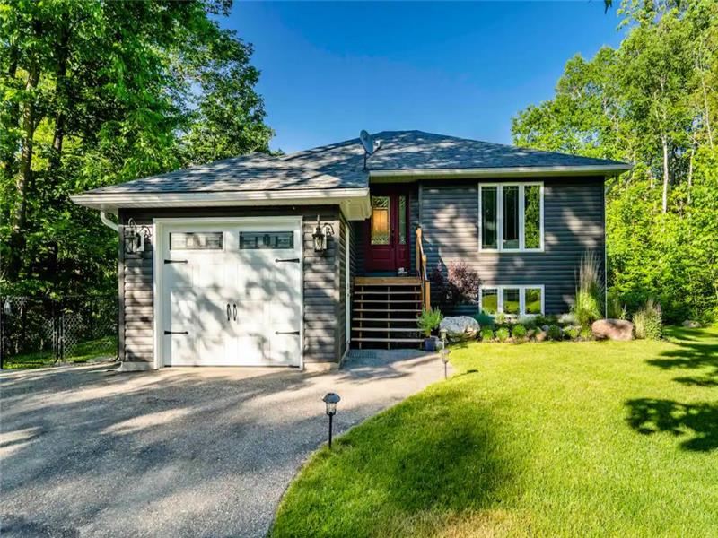 Awenda Provincial Park Dream Cottage - Hot Tub & Georgian Bay Beach Access - Pets Welcomed