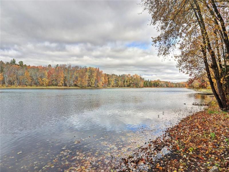 Whispering Hideout (Water front)