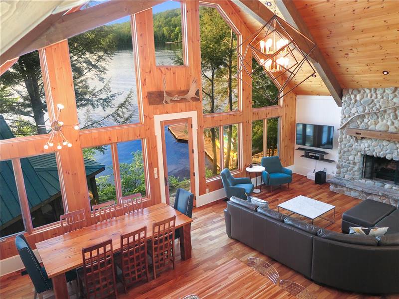 Lakefront Luxury Cottage in Muskoka | Hot Tub & Games Room