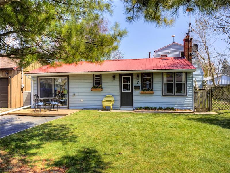 The Red Roof Cottage on Willow