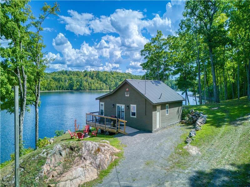 Lakefront escape on Crow Lake - The Crow Lookout Cottage