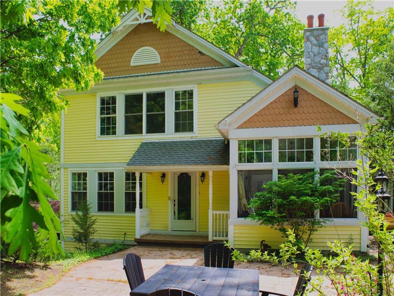 Oakwood Hideaway Rambling Family Grand Bend Cottage Rental Di 32288 Cottagesincanada