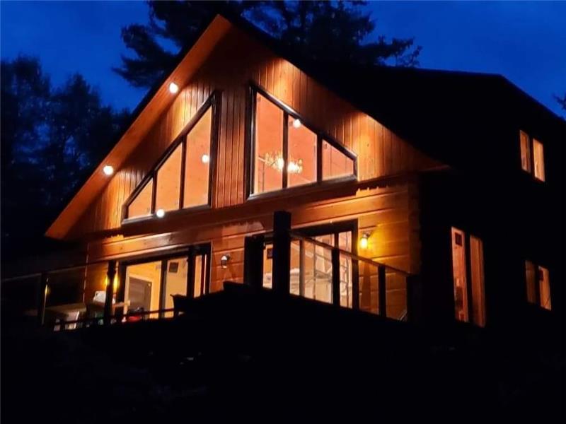 Log home on Morrison lake