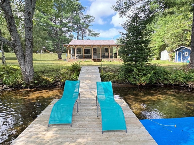 Waterfront Kawartha Family Cottage on Gull River