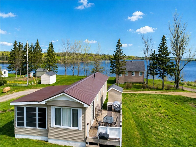 Water-View Family Cottage near Bouctouche Dunes