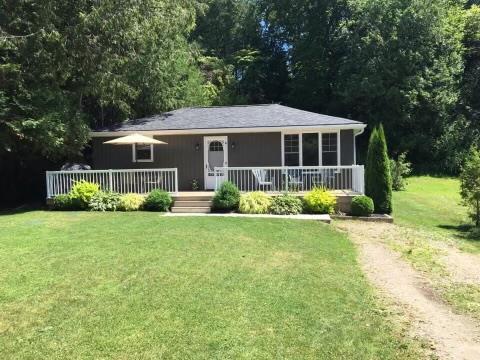 Huron Lakefront Cottage is located along the beautiful shoreline of Kincardine.