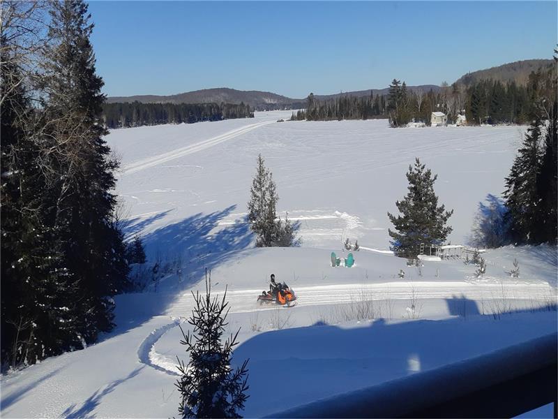 Welcome To The Laughing Moose Lodge. Hot Tub. Sauna. Snowmobile right from the cottage.