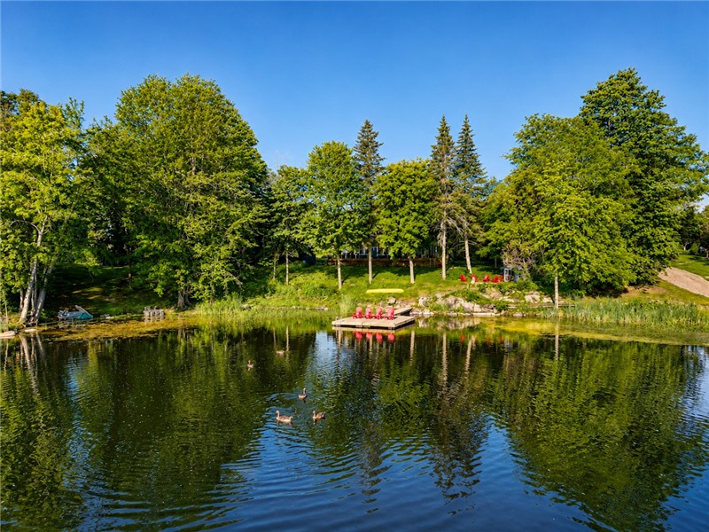 Waterfront Property -Sleeps 10 -  The Lyndhurst Lakehouse, , Kayaks, Paddleboards, Fishing, Sunsets,