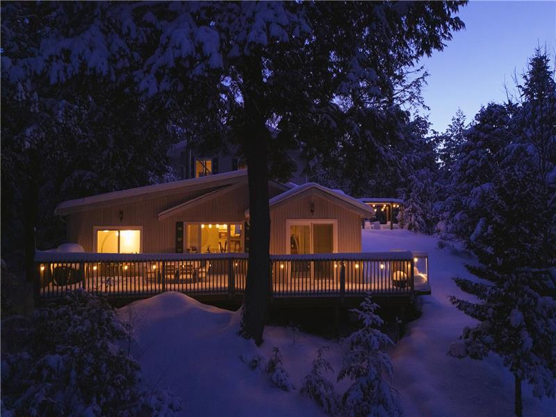 Bitter Lake Haliburton Cottage Family & Romantic Getaway with peaceful serene views