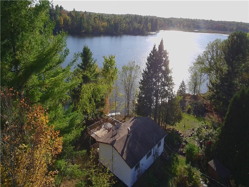 Clarke Gables Cottage - Plusieurs ponts au soleil ou à l'ombre. Super baignade et plaisir aquatique