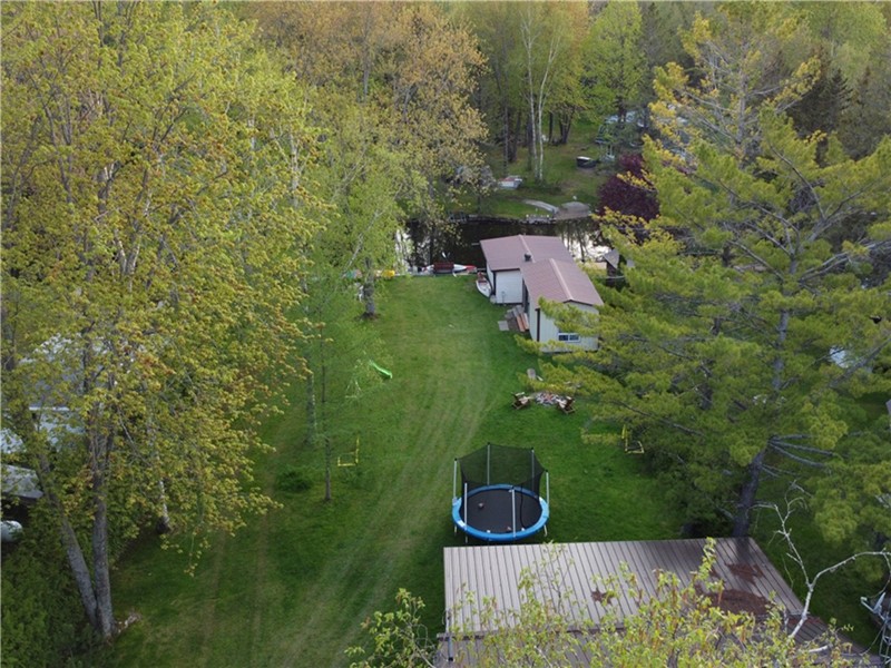 Family Cottage with Large Yard & Lake Access
