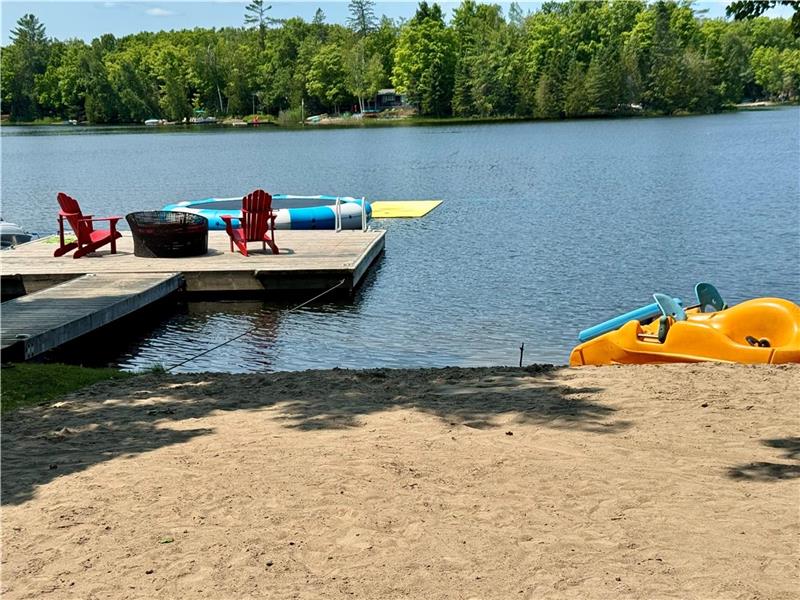 4 Bedroom with Beach All Day Sun South-West facing Lakefront Cottage