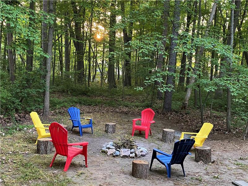 Cozy Sandy Pines Cottage Suite, right on Lake Huron in a Carolinian Forest