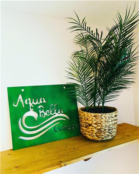 AQUA BELLA COTTAGE, Walking distance to Parks,Trails, Winery, Brewery, Goderich Square, & 3 Beaches