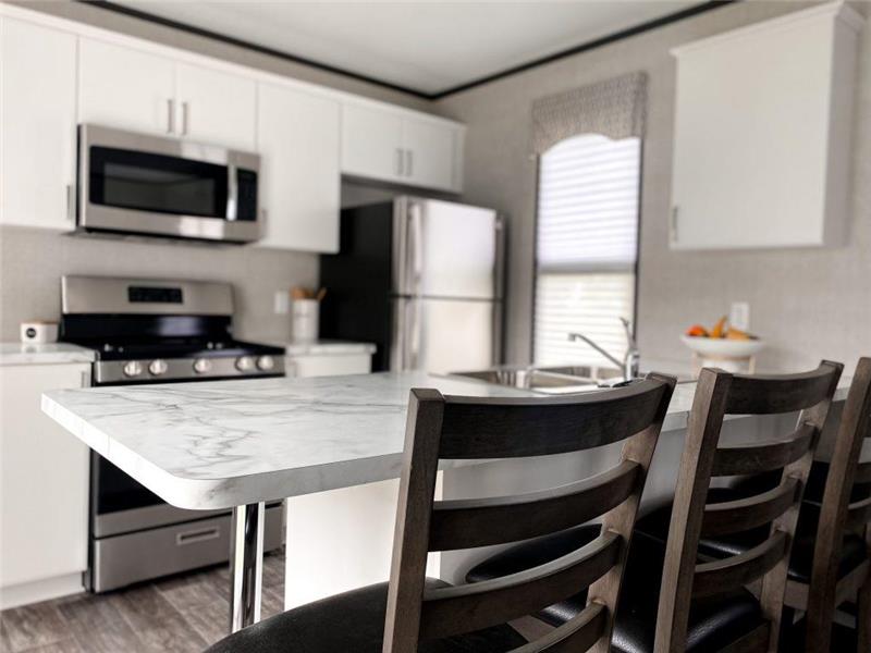 Balmoral: 3 season Resort Cottage at Whitewater Resort - 2 Bed, 1 Bath, Furnished with appliances!