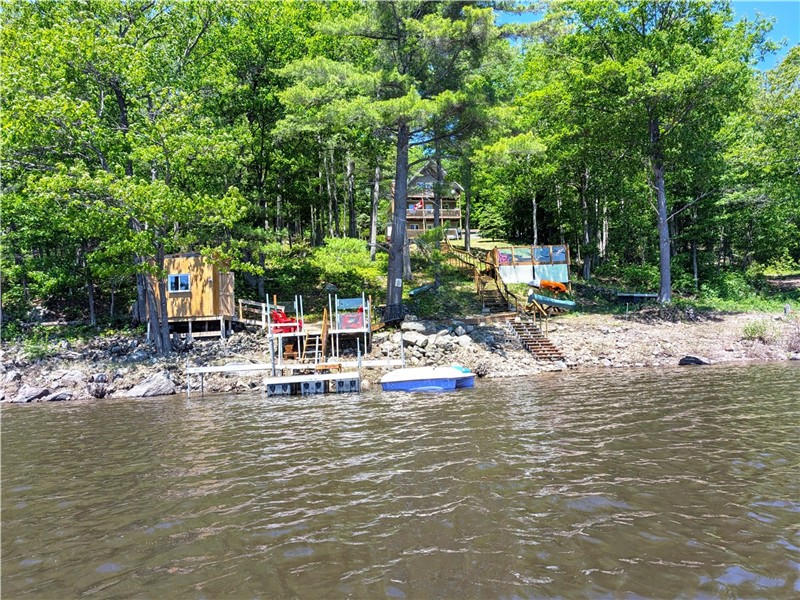 Ruth's Waterfront cottage near Pembroke