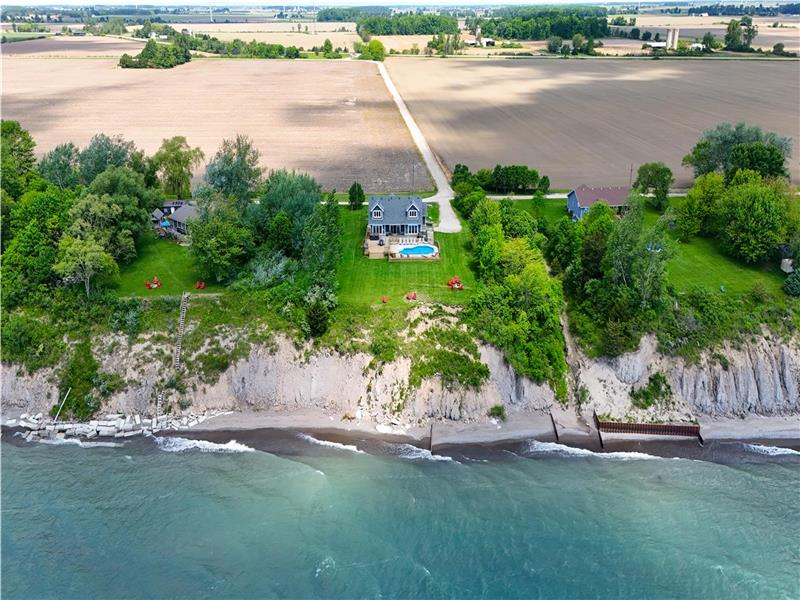 Cozy Modern Beach House w/ Pool, Hot Tub, Game Room & Lake Erie Views!!