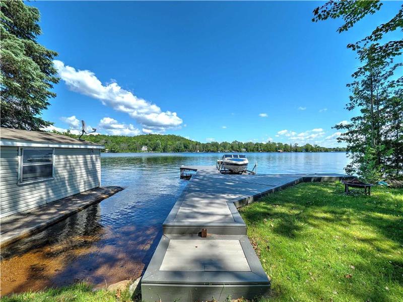 Cameron Lake Waterfront | 4 Bedrooms, Sandy Beach, Sunroom & Games Room | Cozy Cottage
