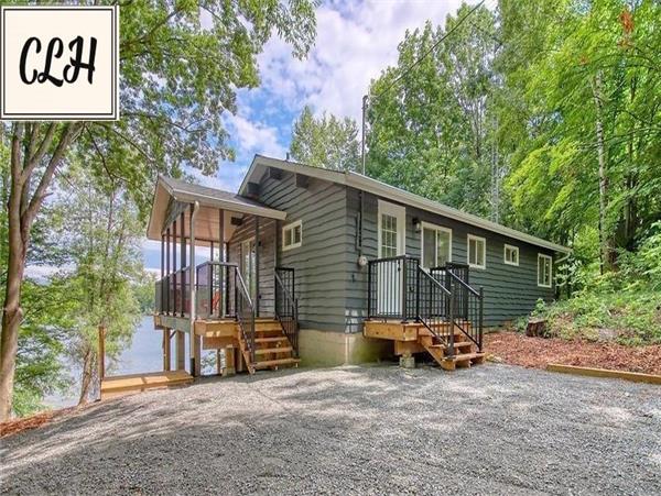 MAISON MODERNE EN BORD DE LAC CRANBERRY, JACUZZI 6 PERSONNES & SAUNA, INTERNET