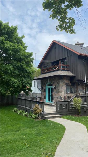 Cozy Country Spring & Summer Getaway | HotTub + Outdoor Pool + Fire Pit