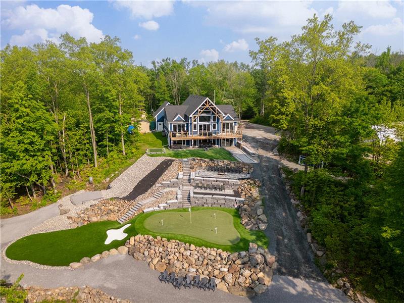 The Lake House - Waterfront * Free Play Arcade * Hot tub * PAR 3 GOLF HOLE & 9 HOLE MINI PUTT COURSE