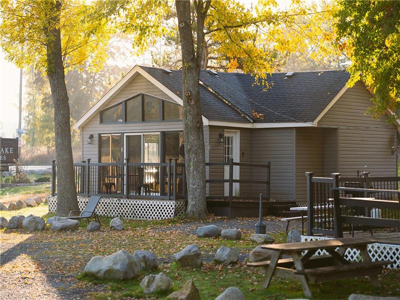 Four Lakefront Cottages - NO NEIGHBOURS - MINI RESORT STYLE - Large Dock & Fire Pits! Beach Access!