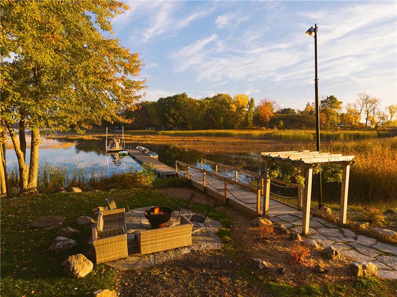 Four Lakefront Cottages - NO NEIGHBOURS - MINI RESORT STYLE - Large Dock & Fire Pits! Beach Access!