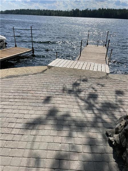 ALL-SEASON WATERFRONT COTTAGE, White Lake, Near Ottawa,Max 6 ppl, AC, WIFI, No Smoke/Vape, No Pets