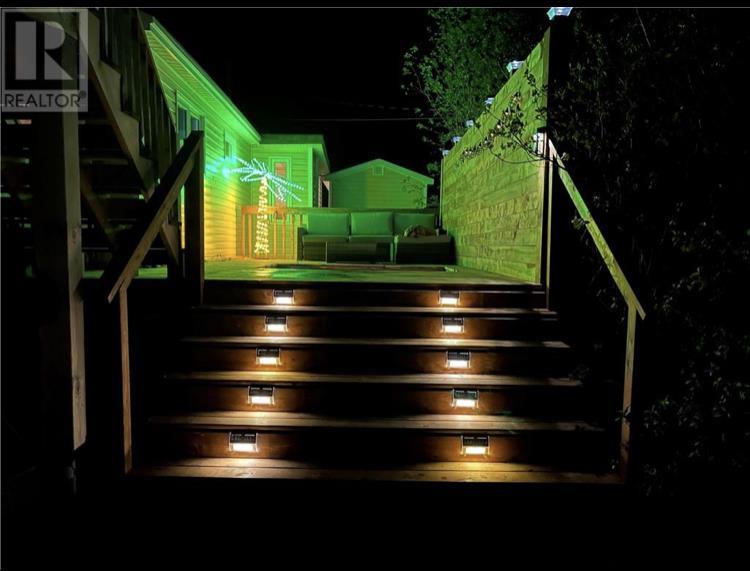 Adorable Beach House in Pt du Chene/Shediac NB - waterfront, hot tub, rooftop deck, laundry, Parlee