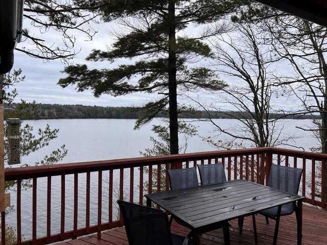 Cozy, peaceful oasis on the shore of clear lake in beautiful Rideau Lakes