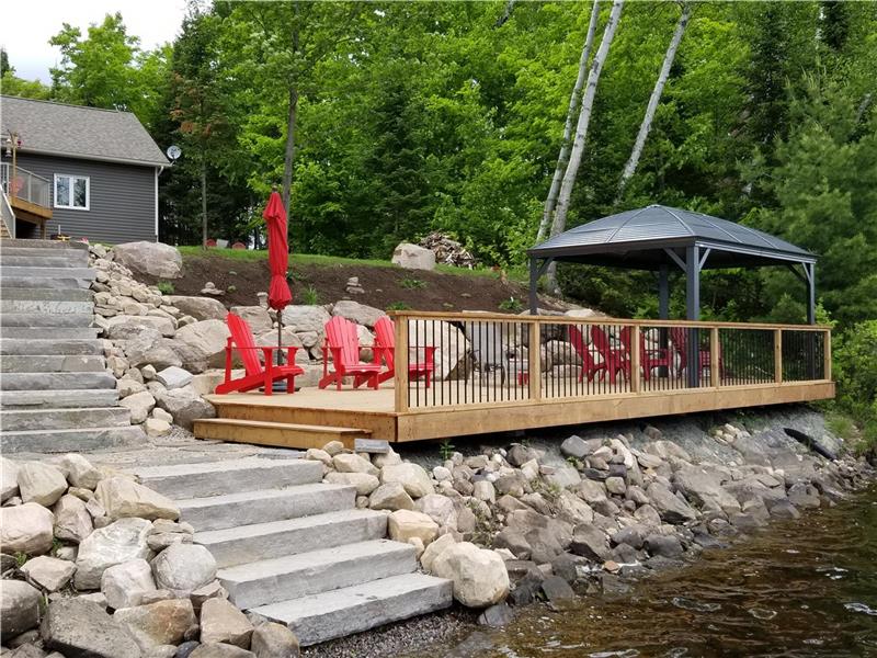 Fox Run: Waterfront Lakehouse with Impressive Views and Luxury Details