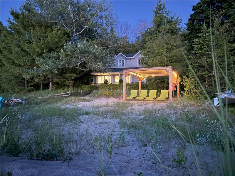 LAKEFRONT - The Blue Beach House