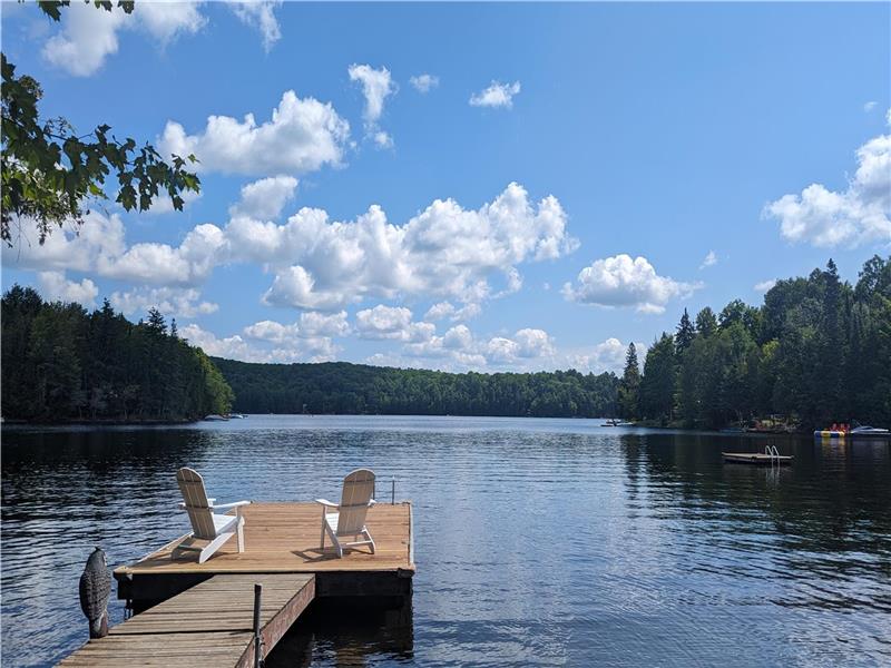 Waterfront Haven: Your Private Sandy Escape - Sleeps 9. Minden, ON
