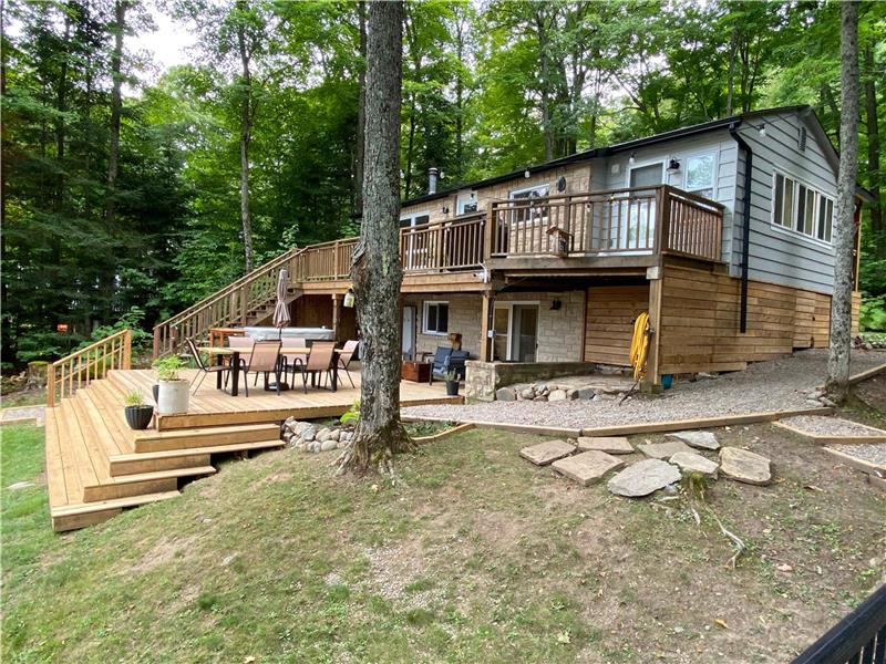 Lakeside retreat in Highlands East: A 4-season getaway with HOT TUB