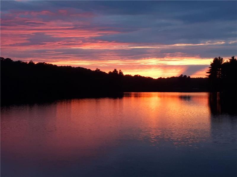 The Cottage on the Point -Privacy with Muskoka sunrise AND sunset views