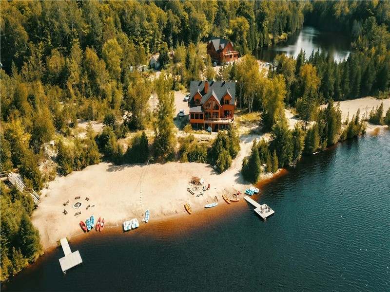 Chalets locatifs 6 chambres, 20 personnes (bord de lac privé), tout meublé