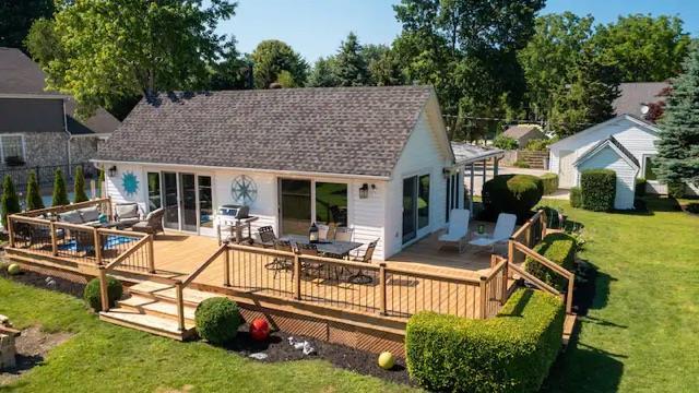 Serenity On The Bluff, immaculate lakefront house.