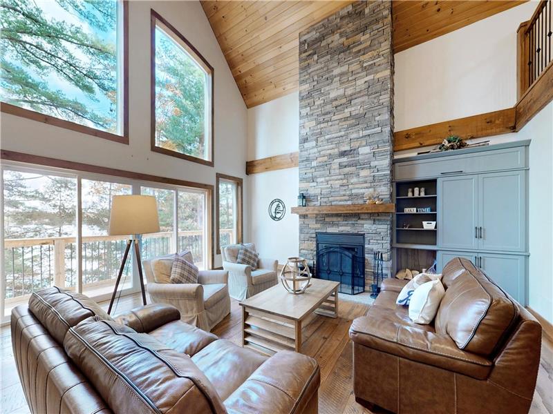 Luxury Waterfront Muskoka BIG Cottage w/5 Bedrooms- Sauna,Great Fishing,Trails,Snowmobiles,Sunset