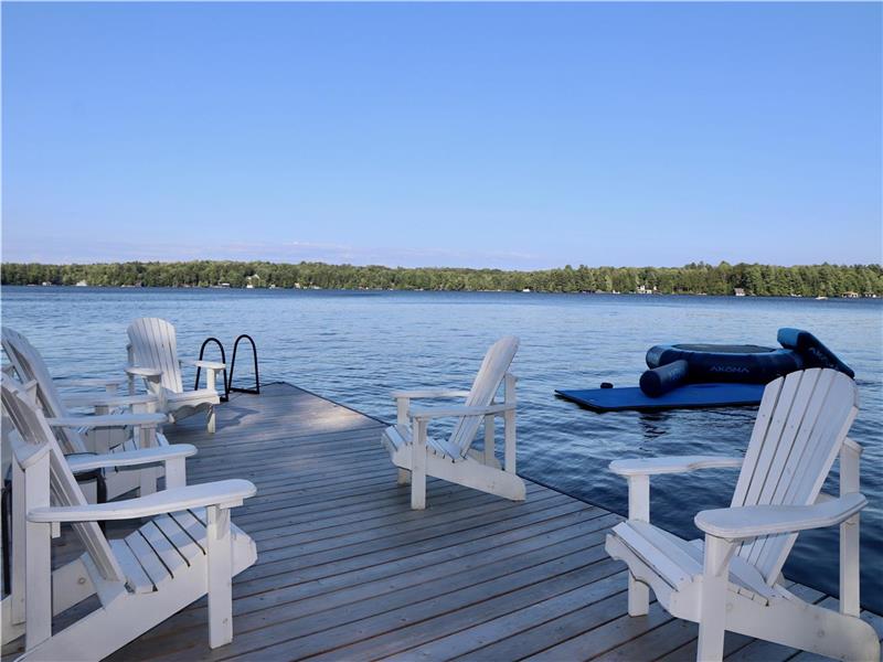 Lake Muskoka Waterfront on Dudley Bay: Androse Cottage | 3 BDRM| 1 BATH| DOCK| HOT TUB