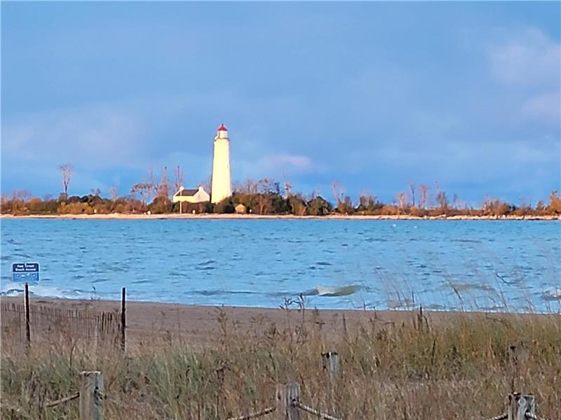WATERFRONT COTTAGE ON SOUTHAMPTON BEACH- SUMMER 2026