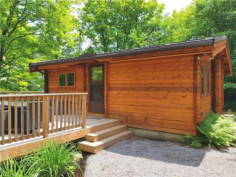 Private Lakefront Oasis - Chandos Lake Cottage - West Bay - North Kawartha